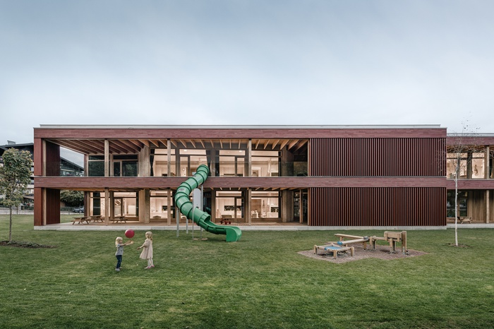 Kindergarten Mattsee, dunkelschwarz ZT GmbH