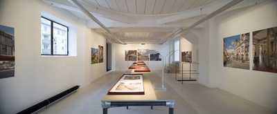 Blick in die Ausstellung "Vilanova Artigas • Lina Bo Bardi • Paulo Mendes da Rocha"