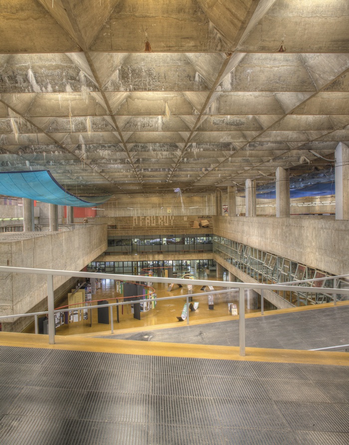 Vilanova Artigas, Institutsgebäude der Architekturfakultät FAU an der Staatsuniversität USP Universidade de São Paulo, 1961–65 (gem. mit Carlos Cascaldi)