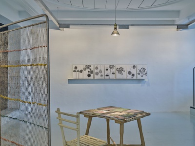 Blick in die Ausstellung "Von Gärten, Pflanzen und Menschen" im aut in Innsbruck