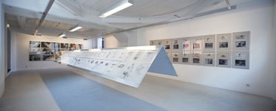 Blick in die Ausstellung "Cornelius Kolig: Meine Heimat ist mein Körper"