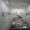 Blick in die Ausstellung "Die Körper und der Raum. 114 Beiträge zu einer sinnlichen Erkenntnis" im aut – © Günter Richard Wett