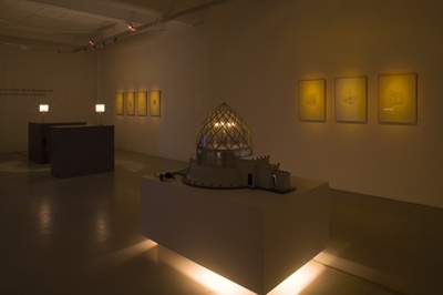 Blick in die Ausstellung "Farbenhäuser und Lichtgewächse"