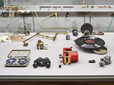 Blick in die Ausstellung "No Name Design" im aut