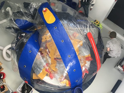 Aufbau der Ausstellung mit Hans-Walter Müller im aut