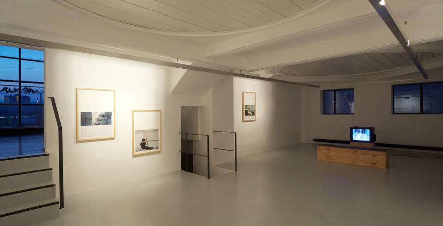 Blick in die Ausstellung im at