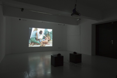 Blick in die Ausstellung "Harun Farocki, Antje Ehmann: Arbeitsverhältnisse" im aut.