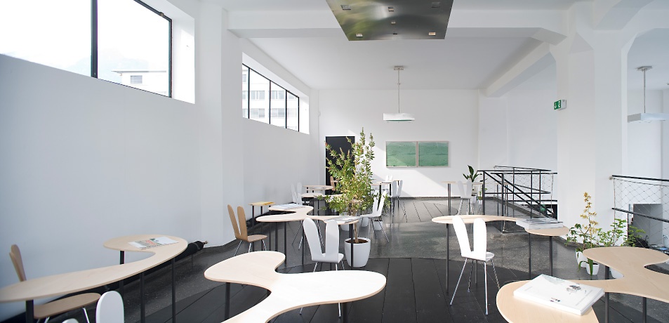 Blick in die Ausstellung im aut