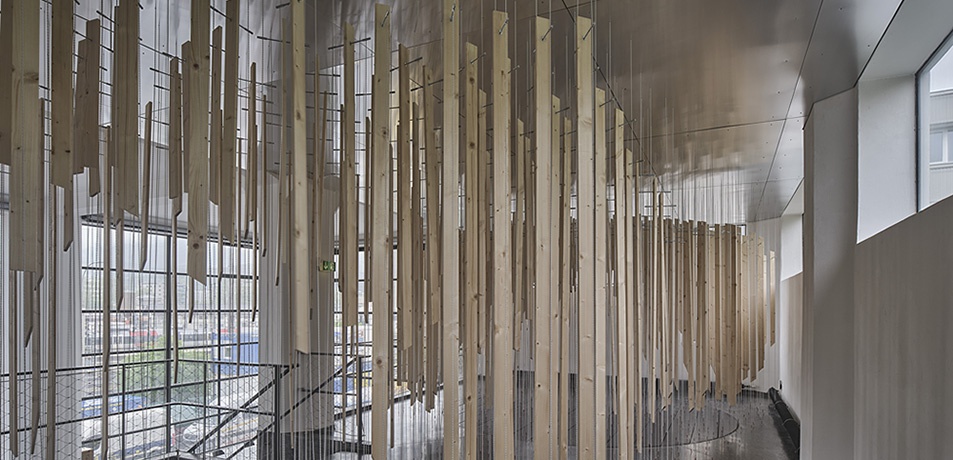 Krater Fajan, Viel TamTam um Nichts – © Günter Richard Wett Krater Fajan, Viel TamTam um Nichts