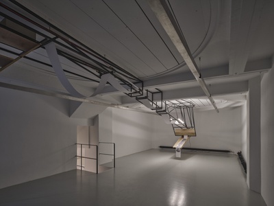 Krater Fajan, Installation „Viel TamTam um Nichts“ im aut