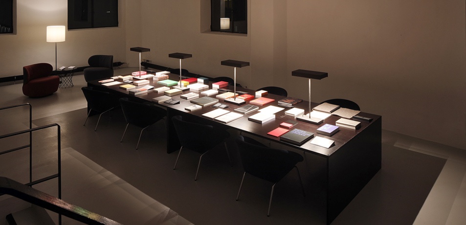 Blick in die Ausstellung "Lars Müller: Bücher bauen"