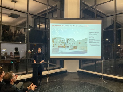 Helena Weber als Vertreterin der Jury bei der Preisverleihung