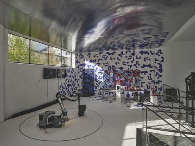 Blick in die Ausstellung "Potenziale 3" mit den Beiträgen "Phygital Space" und "Seamless Digital Materiality" des Robotic Labs