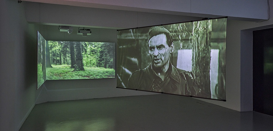 Blick in die Ausstellung "Steine zwischen den Fronten" im aut