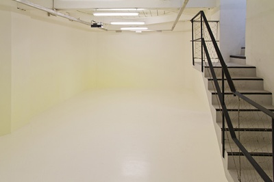 Blick in die Ausstellung im aut, Susanna Fritscher: Wandmalerei, Foto: Laurent Tessier