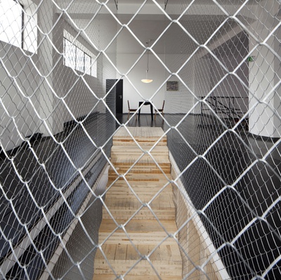 Blick in die Ausstellung "Amol eppas ondorsch"