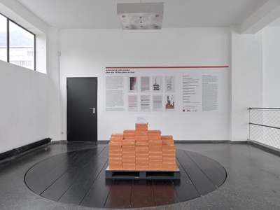 Blick in die Ausstelllung "Widerstand und Wandel. Über die 1970er-Jahre in Tirol" im aut