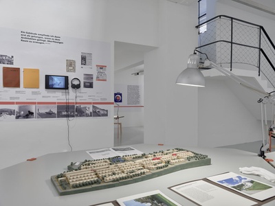 Blick in die Ausstelllung "Widerstand und Wandel. Über die 1970er-Jahre in Tirol" im aut