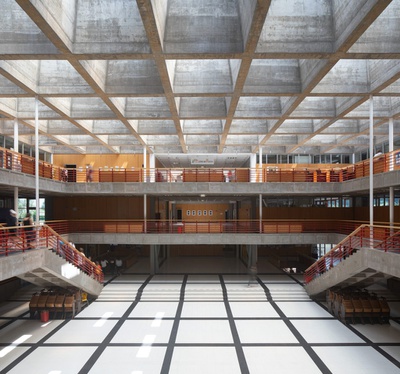 Viktor Hufnagl und Fritz Gerhard Mayr, Modellschule Wörgl, 1969–73 – © Günter Richard Wett Viktor Hufnagl und Fritz Gerhard Mayr, Modellschule Wörgl, 1969–73