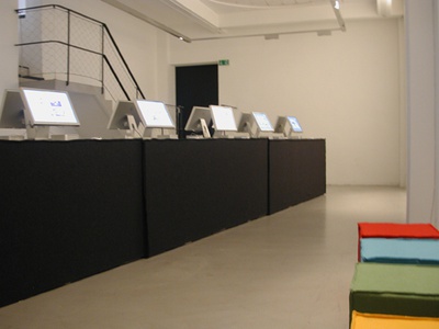 Blick in die Ausstellung "ZV Bauherrenpreis 2005" im aut