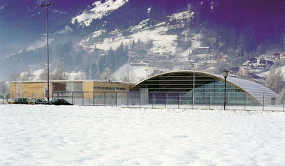 Anerkennung des Landes Tirol für Neues Bauen 1998: Freizeitzentrum Zell am Ziller, 1996-97 (Architektur: Helmut Reitter)
