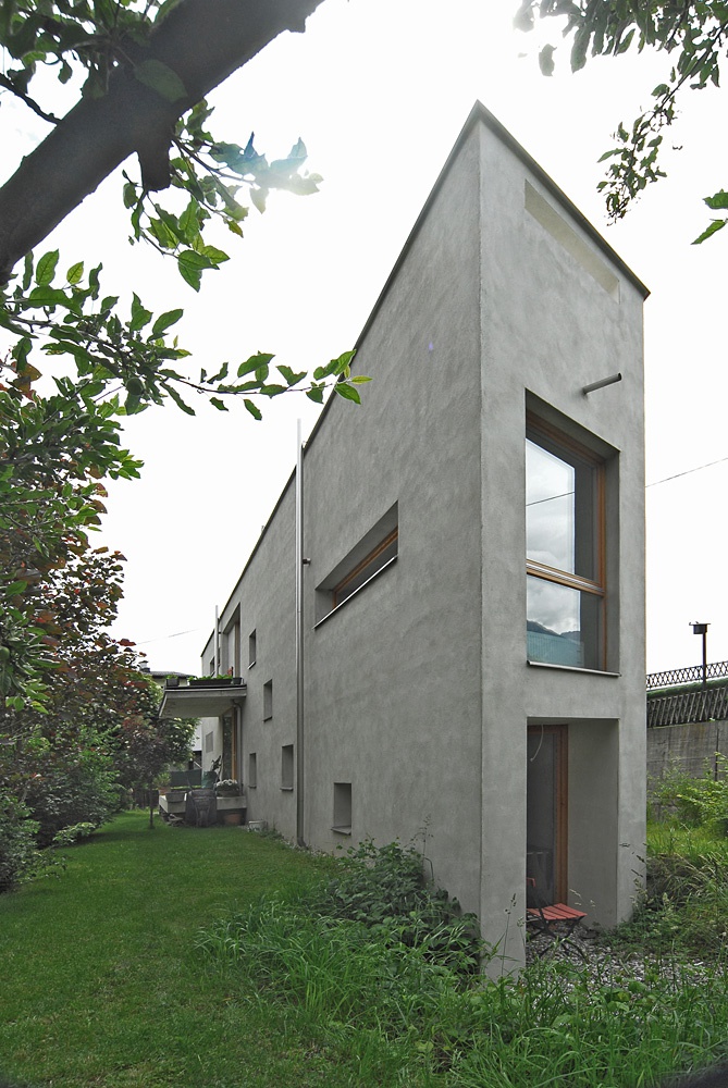 Anerkennung des Landes Tirol für Neues Bauen 2016: Ein schmales Haus, Absam, 2007 - 2016 (Architektur: Geri Blasisker)