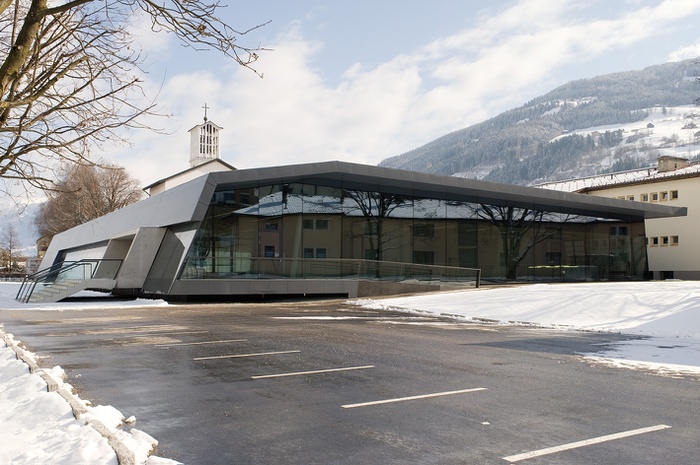 Auszeichnung des Landes Tirol für Neues Bauen 2010: Sporthalle Wattens, 2007 – 2008 (Architektur: Thomas Schnizer, obermoser arch-omo)