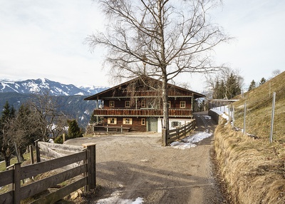 Umbau eines Bergbauernhofes, Kirchbichl, 2015 – 2018 (Architektur: b.eder architekten)