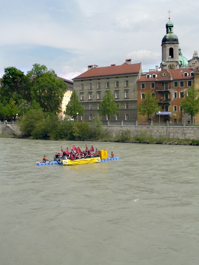 Architektur in Bewegung – Die Stadt vom Inn. Eine Flossfahrt der anderen Art Foto © aut. architektur und tirol