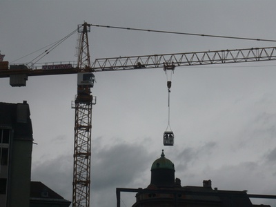 Architektur in Bewegung – Kranfahrten im Herzen der Stadt. Auf der Baustelle des Neuen Kaufhaus Tyrol von David Chipperfield Architects © aut. architektur und tirol