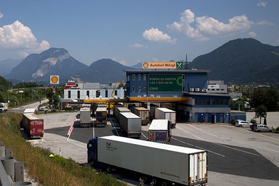 Bild aus der Serie "Wörgl Paradox" – © Günter Richard Wett Bild aus der Serie "Wörgl Paradox"