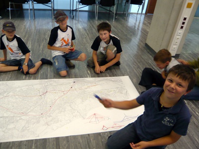 soak – Brücken in unserer Stadt Inn+Brücke,
wir studierten den Inn, wie er sich durch Innsbruck zieht, wo es Übergänge gibt und wohin diese führen