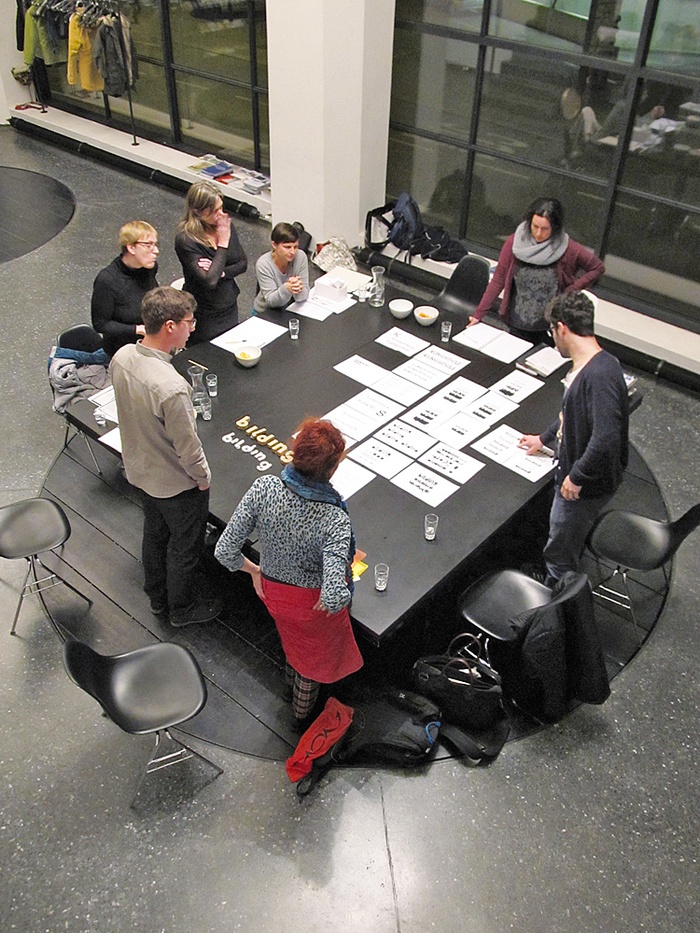 Frühjahr 2014: Ein GrafikerInnenkollektiv sucht nach einem Namen und tütelt am Erscheinungsbild