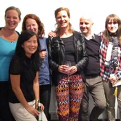 Arno Ritter und aktuelle bzw. ehemalige MitarbeiterInnen bei der 20-Jahr-Feier