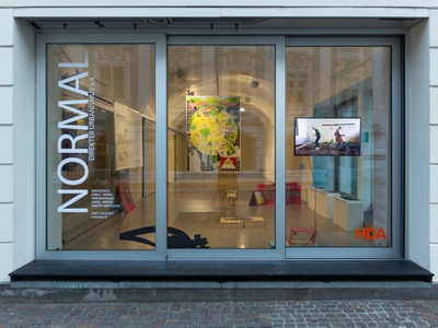 Ausstellung in der "Auslage" des HDA