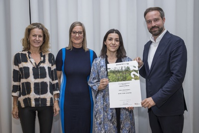 Im Bild: v.l. Marianne Durig (Jury), Iris Reiter (Jury), Özgül Coban-Nagels (Förderstipendium) und Landeshauptmann-Stellvertreter Stefan Schnöll. – © Land Salzburg / Neumayr / Leopold Im Bild: v.l. Marianne Durig (Jury), Iris Reiter (Jury), Özgül Coban-Nagels (Förderstipendium) und Landeshauptmann-Stellvertreter Stefan Schnöll.