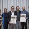 Im Bild: v.l. Marianne Durig (Jury), Iris Reiter (Jury), Bürgermeister Michael Schwarzmayr (Mattsee), Michael Höcketstaller (Architekturbüro dunkelschwarz) und Hannes Sampl (Architekturbüro dunkelschwarz) sowie Landeshauptmann-Stellvertreter Stefan Schnöll.