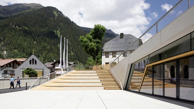 parc architekten - Vorplatz - Kulturzentrum Ischgl – © David Schreier parc architekten - Vorplatz - Kulturzentrum Ischgl