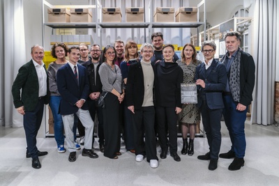 Mitwirkende der Publikation, vlnr: Peter Husty, Sonja Pisarik, Julian Mändl, Martin Mlineritsch, Matthias Weiß, Andrea Rosenberger-Großschädl, Peter Lechner, Birgit Silberbauer, Erich André Steiner, Leon Beu, Jana Prinz, Judith Eiblmayr, Martin Hochleitner und Roman Höllbacher.