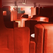 Tanzbar Red Canyon im Kur- und Kongresszentrum Bad Gastein, 
Fotografie, ca. 1975 (Nachkolorierung E. A. Steiner), Salzburg Museum, Inv.-Nr Foto 31213 198