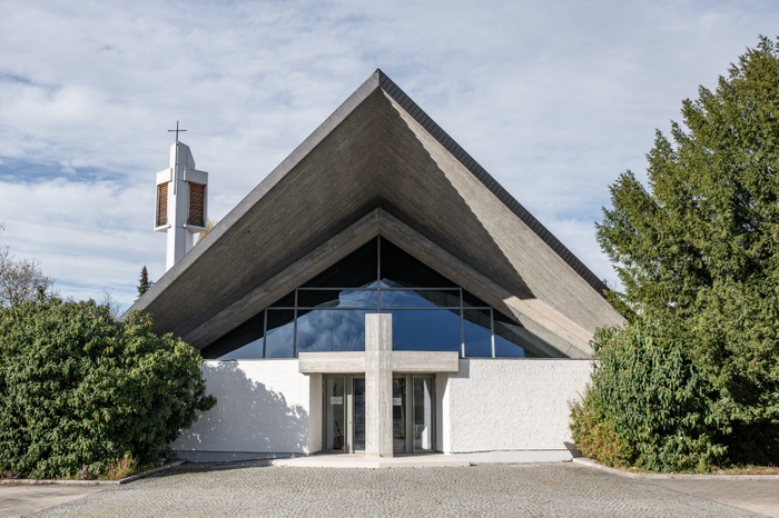 Matthäuskirche (1966–1969, Entwurf: Hans Laimer, Eugen Salpius)