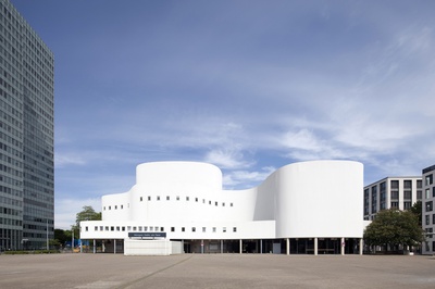 D’haus – Düsseldorfer Schauspielhaus, Düsseldorf (Außenansicht), Architekt: Bernhard Pfau, Sanierung: ingenhoven architects