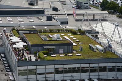 Gründach Salzburg Airport 2016