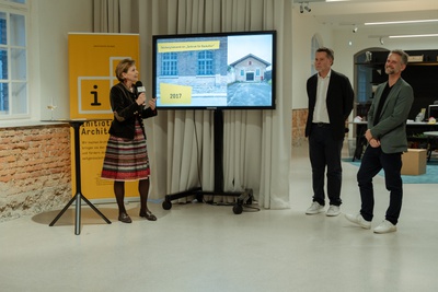 Landtagspräsidentin Brigitta Pallauf war eine der Gratulantinnen bei der Jubiläumsfeier 30-Jahr-Initiative Architektur – © Lea Sophie Kurz Landtagspräsidentin Brigitta Pallauf war eine der Gratulantinnen bei der Jubiläumsfeier 30-Jahr-Initiative Architektur