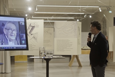 Gunther Wawrik nimmt über den Bildschirm an der Begrüßungsrede Roman Höllbachers teil Gunther Wawrik nimmt über den Bildschirm an der Begrüßungsrede Roman Höllbachers teil