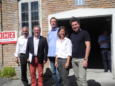 v.li.: Bernhard Kopf, Direktor gswb; Johann Padutsch, Stadtrat für Raumplanung; Heinrich Schellhorn, Kultur-Landesrat; Gudrun Fleischmann-Oswald, Vorsitzende Initiative Architektur; Roman Höllbacher, Künstlerischer Leiter Initiative Architektur;