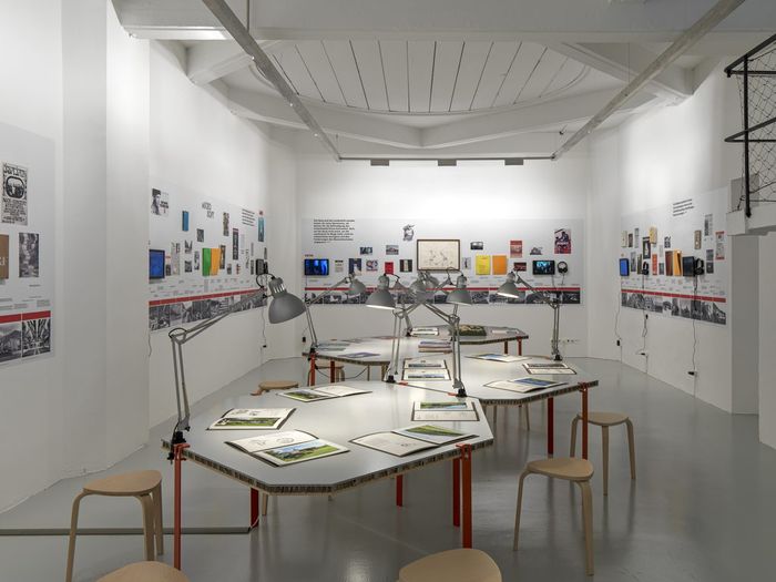 Blick in die Ausstellung "Widerstand und Wandel. Über die 1970er-Jahre in Tirol"