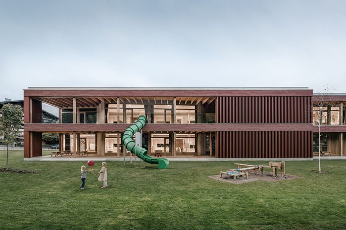 Kindergarten Mattsee, dunkelschwarz ZT GmbH