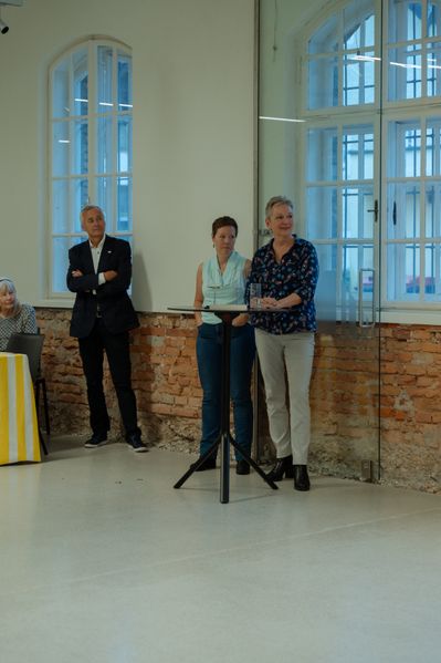 Angela E. Müller (ParraMüller) und Ursula Spannberger (Architektin und Moderatorin) zu Gast bei der Jubiläumsfeier 30-Jahre-Initiative Architektur Salzburg, am 22. September 2023.