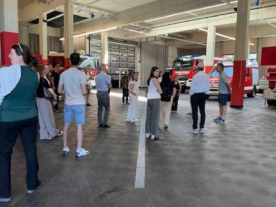 Besichtigung Feuerwehrhaus - Einsatzzentrale Flachau mit Georg Lienbacher von fally+partner sowie Ortsfeuerwehrkommandant Christian Jäger und Abschnittsfeuerwehrkommandant Christian Lackner.